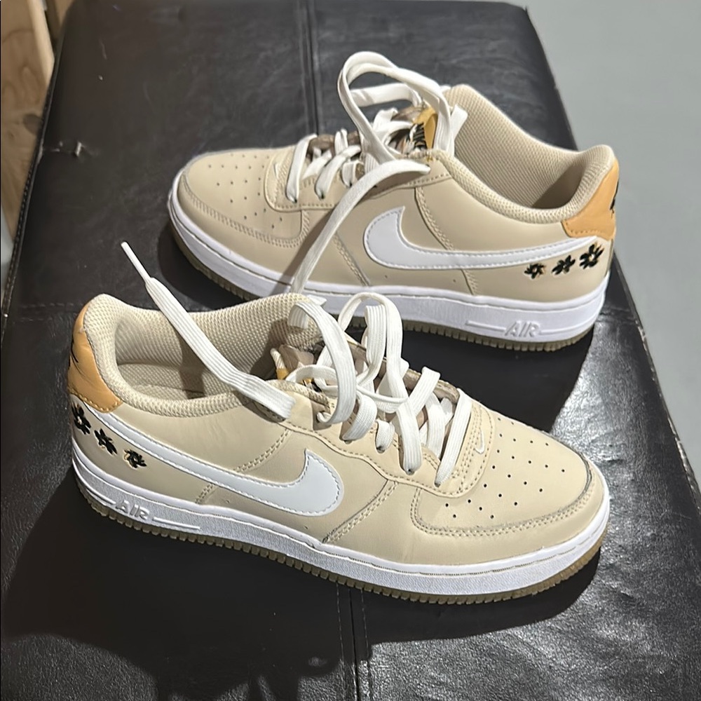 Nike Low Top Sneakers - Beige White Tan Accents